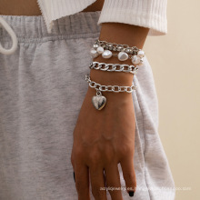 Brazalete de traje en capas de amor de moda de moda casual, pulsera de perlas de imitación de forma especial Mujeres